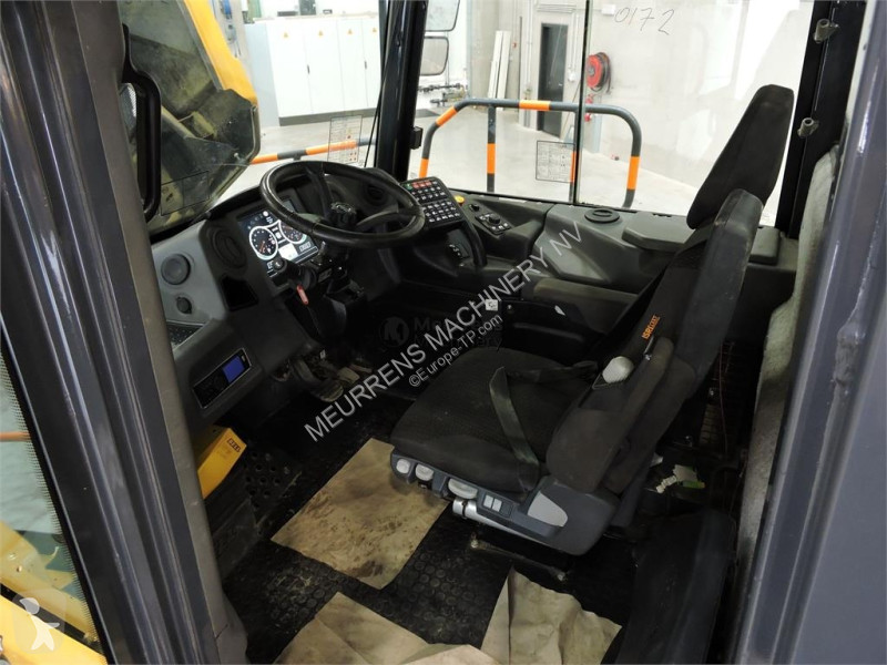عربة قلابة Bell B30E