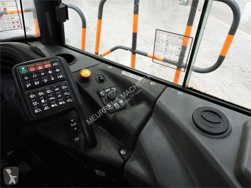 عربة قلابة Bell B30E