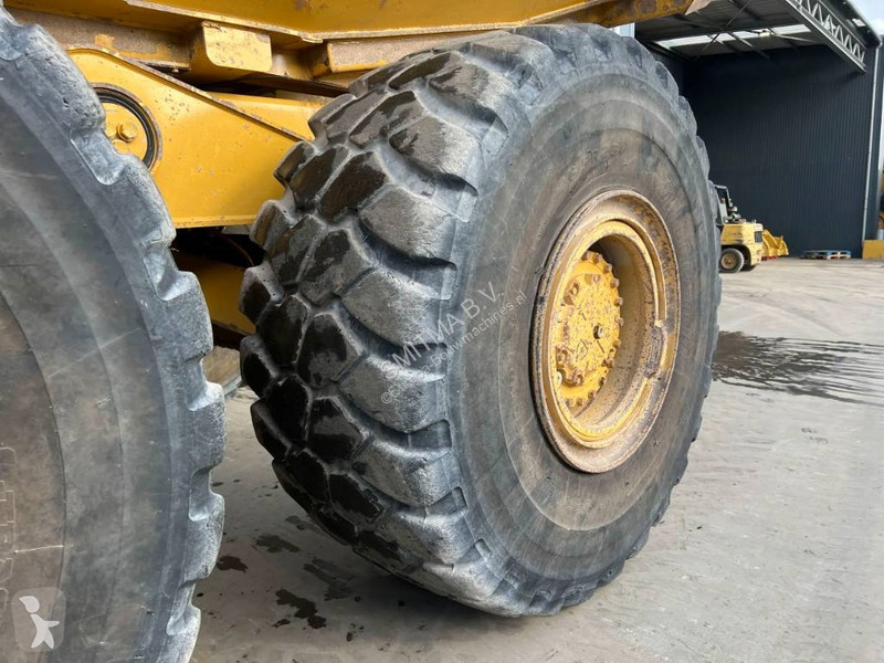 Sklápač Caterpillar 735 |
