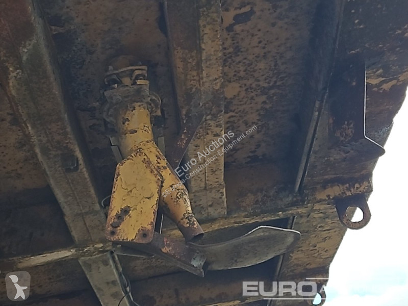 Sklápěčka Caterpillar 777