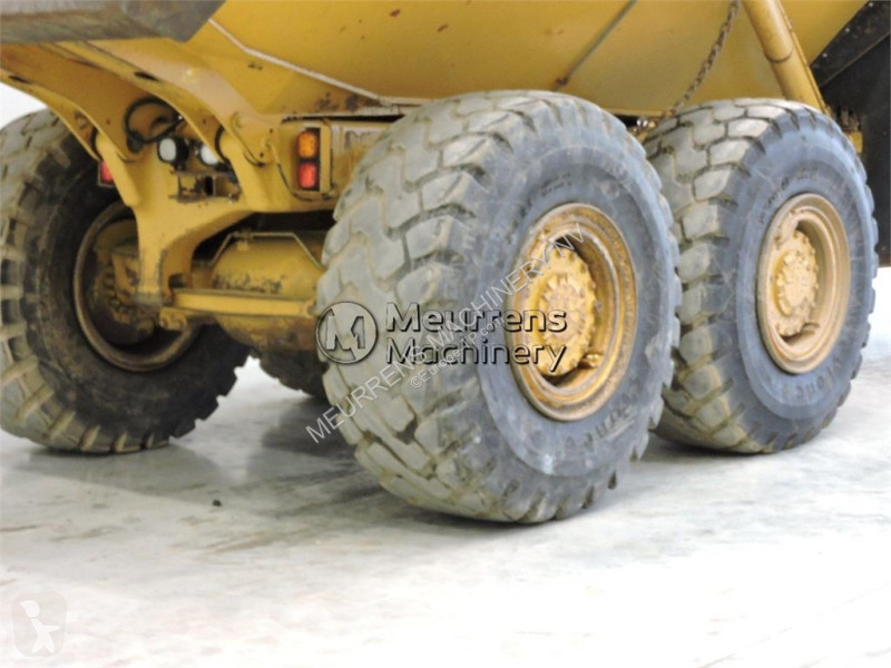 Sklápač Caterpillar 725