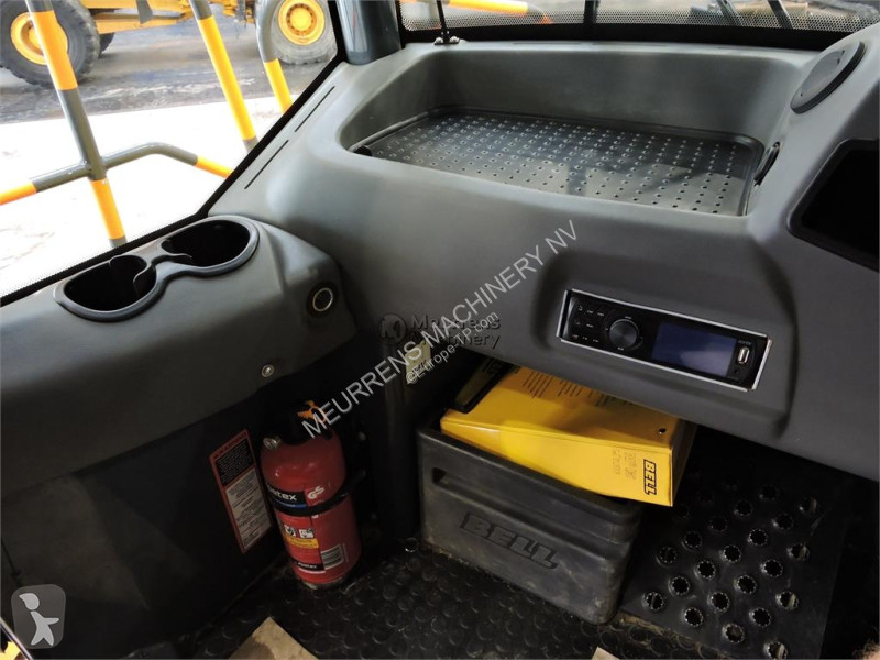 عربة قلابة Bell B30E