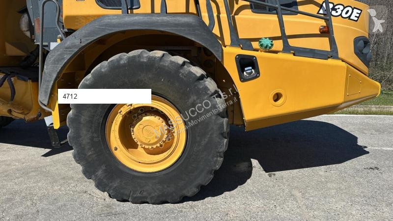 عربة قلابة Bell B30E