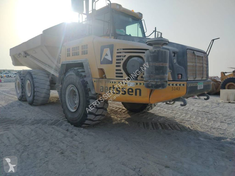 Dumper Komatsu R (4 pieces available in Abu Dhabi)