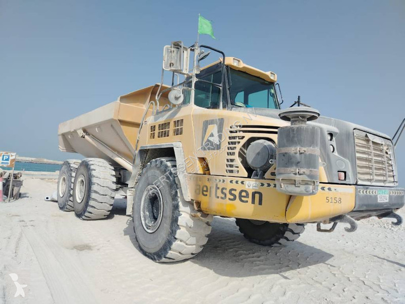 Dumper Komatsu R 4 pieces available in Abu Dhabi)