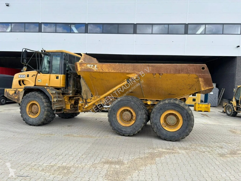 عربة قلابة Bell 6x6 Articulated dumptruck, 2012...
