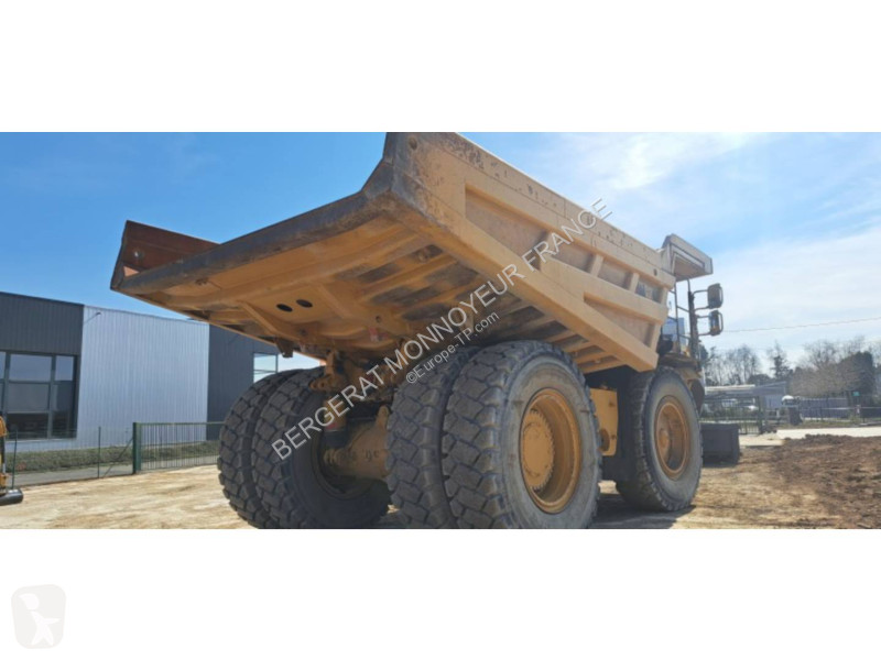 Карьерный самосвал Caterpillar