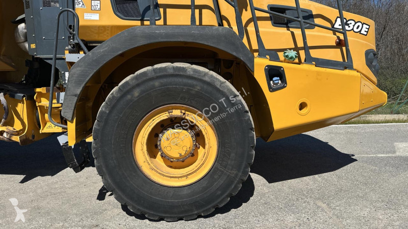 عربة قلابة Bell B30E 6x6