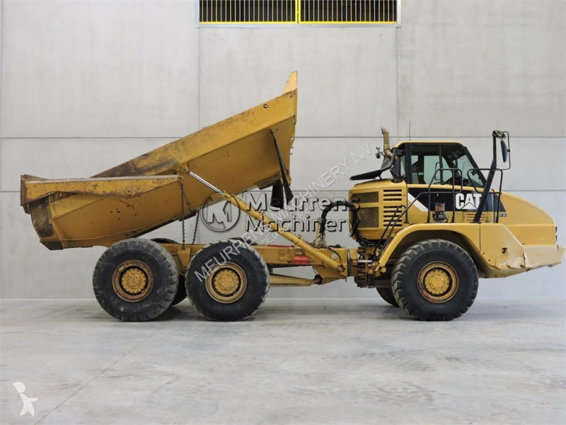 Sklápač Caterpillar 725
