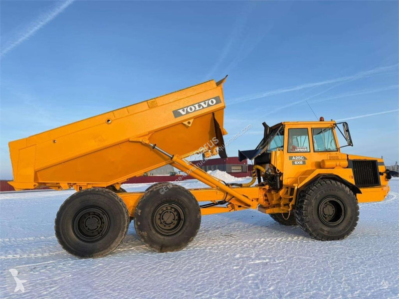 Карьерный самосвал Volvo