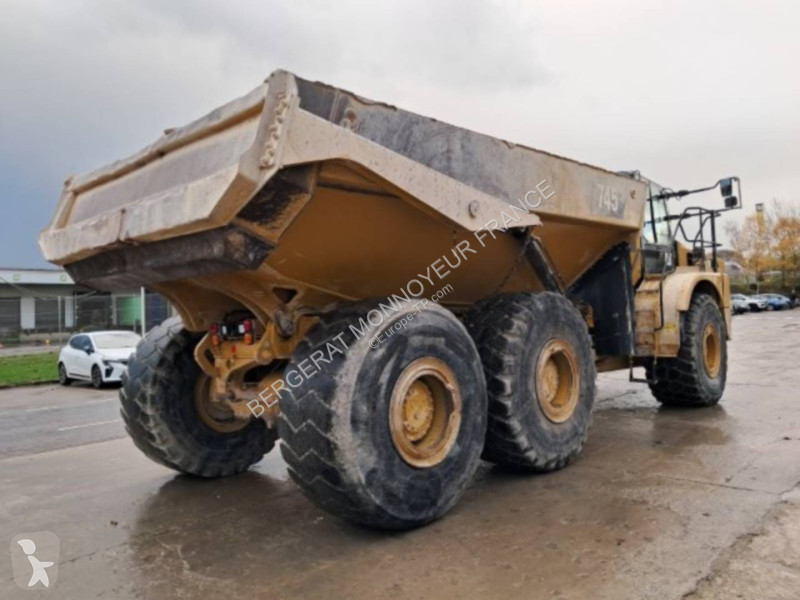 Sklápač Caterpillar 745