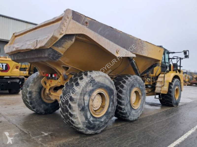 Sklápač Caterpillar 745