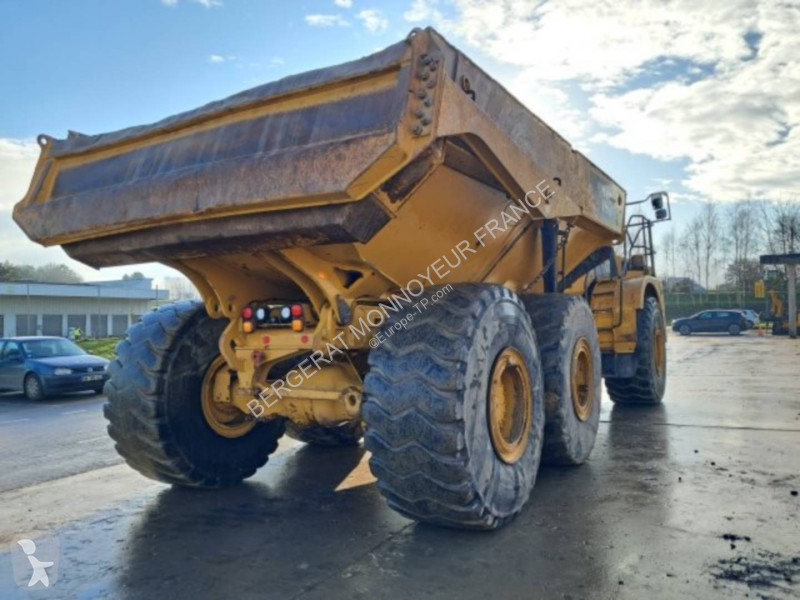Sklápač Caterpillar 745