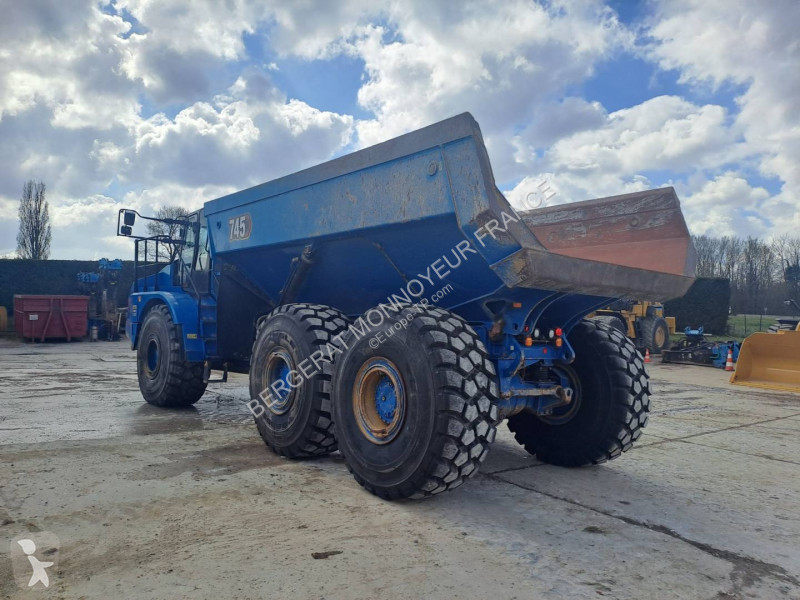 Sklápač Caterpillar 745