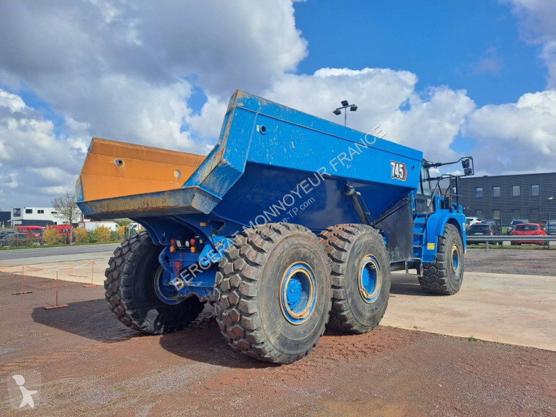 عربة قلابة Caterpillar 745