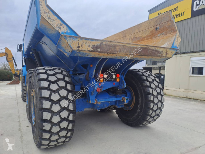 Sklápač Caterpillar 745
