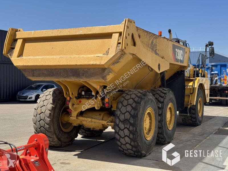عربة قلابة Caterpillar