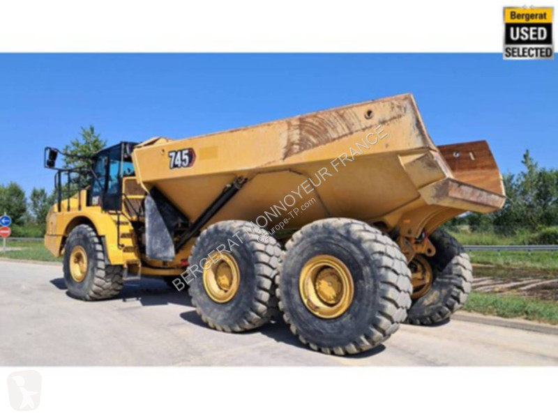 Sklápač Caterpillar 745