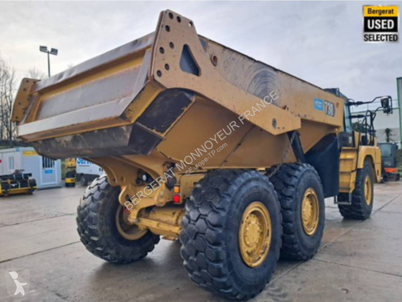 عربة قلابة Caterpillar