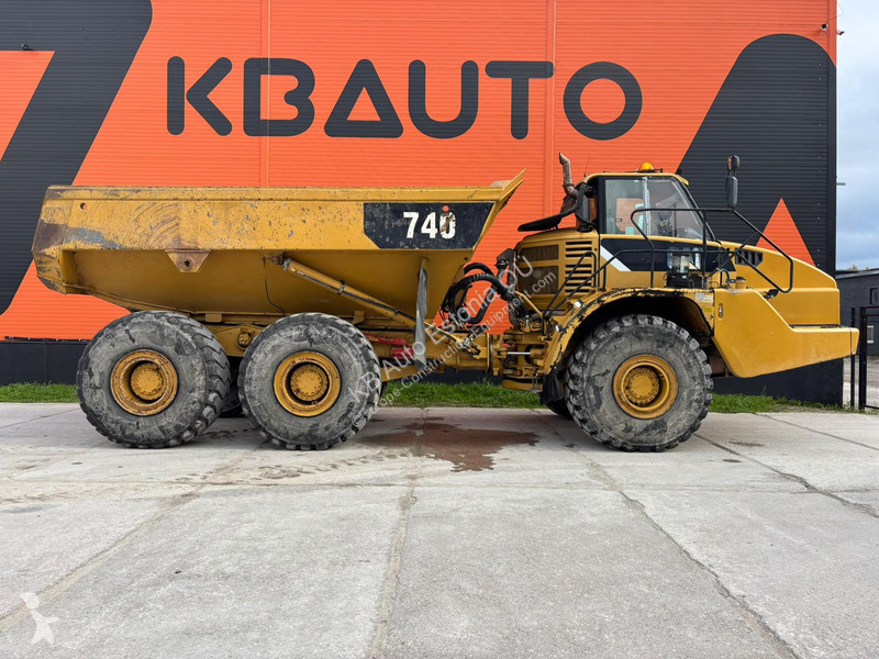 Карьерный самосвал Caterpillar 6x6 AC