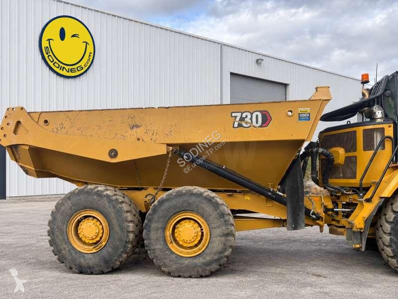 عربة قلابة Caterpillar