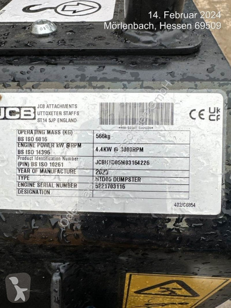 Dumper JCB mit Tritt