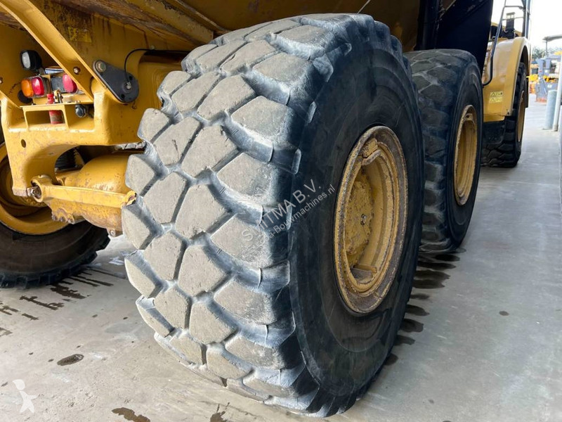 Sklápač Caterpillar 735 |