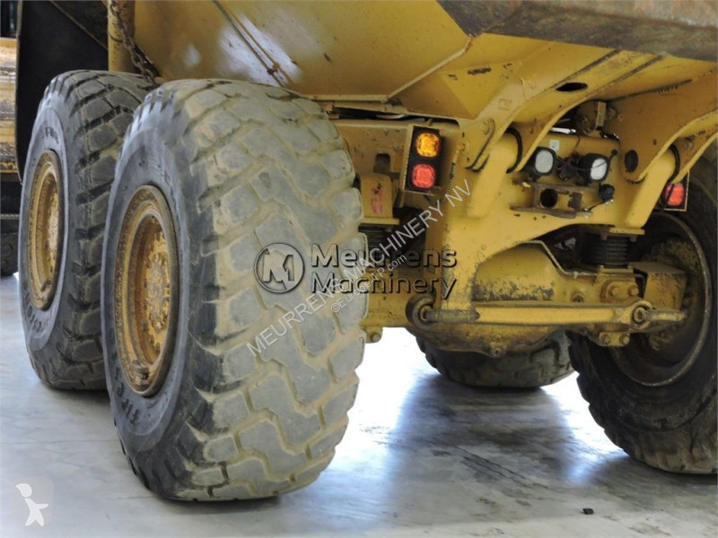 Sklápač Caterpillar 725