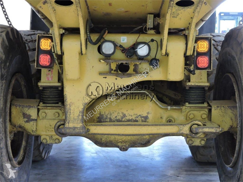 Sklápač Caterpillar 725
