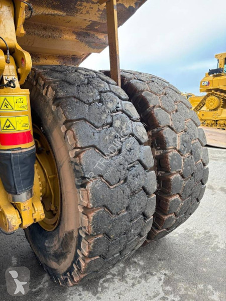 عربة قلابة Caterpillar