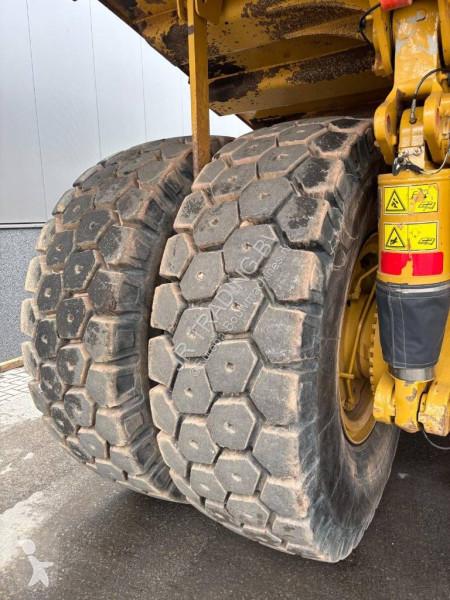 عربة قلابة Caterpillar