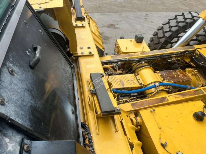 عربة قلابة Caterpillar