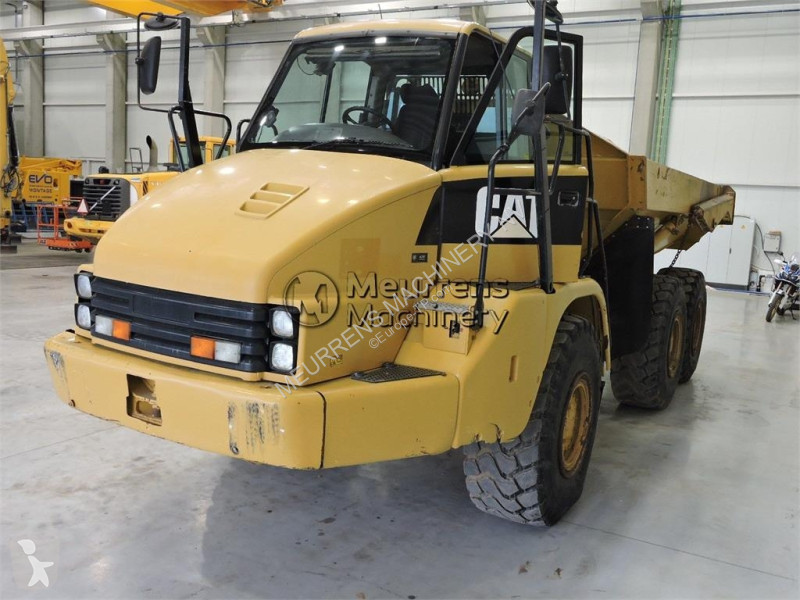 Sklápač Caterpillar 725