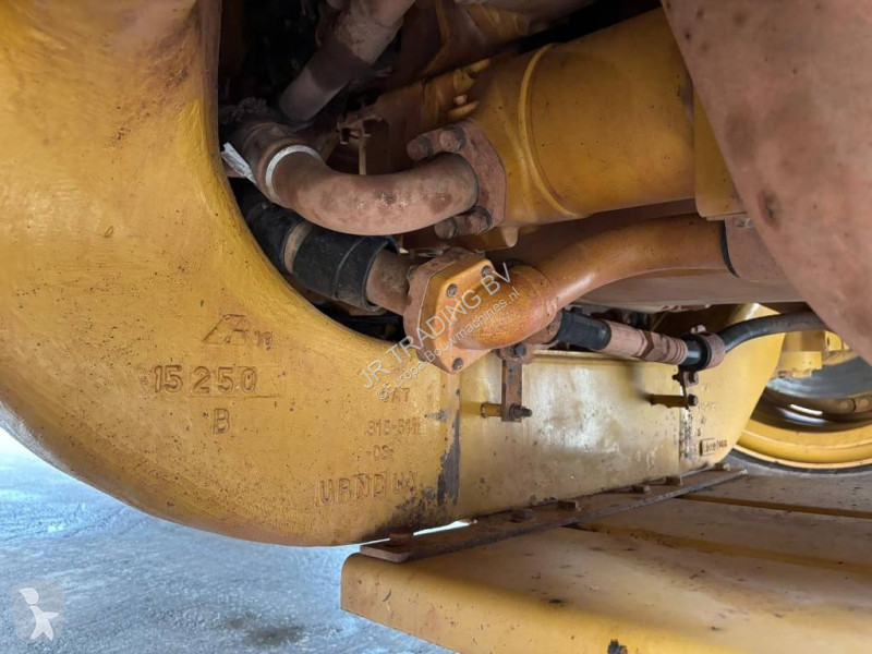 عربة قلابة Caterpillar