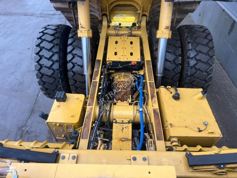 عربة قلابة Caterpillar