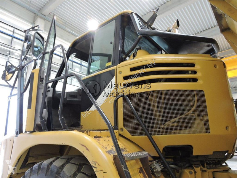 Sklápač Caterpillar 725