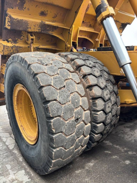 عربة قلابة Caterpillar