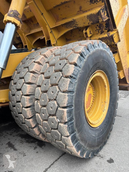 عربة قلابة Caterpillar