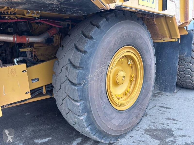 عربة قلابة Caterpillar