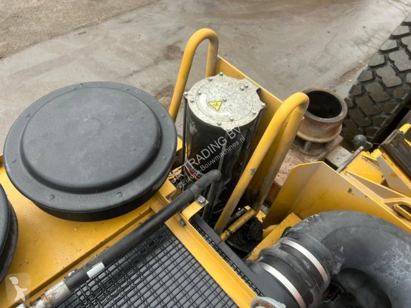 عربة قلابة Caterpillar