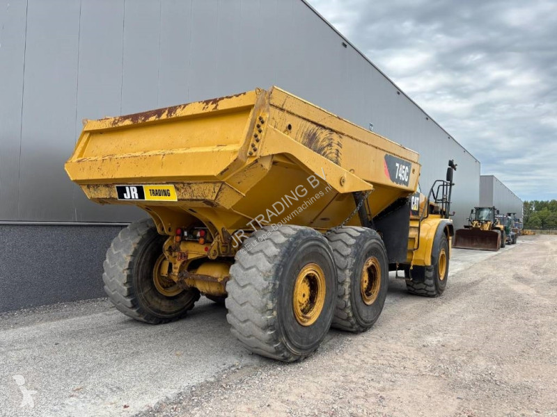 Dumper Caterpillar