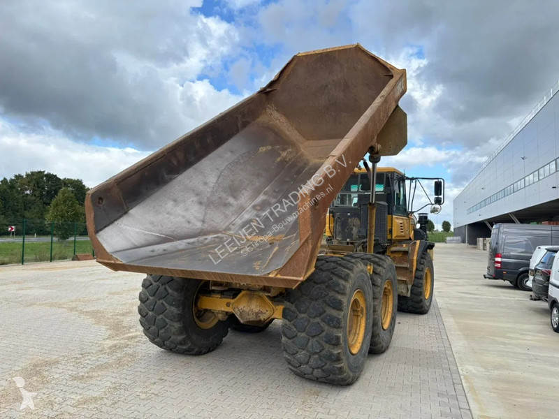 عربة قلابة Bell 6x6 Articulated dumptruck, 2012...