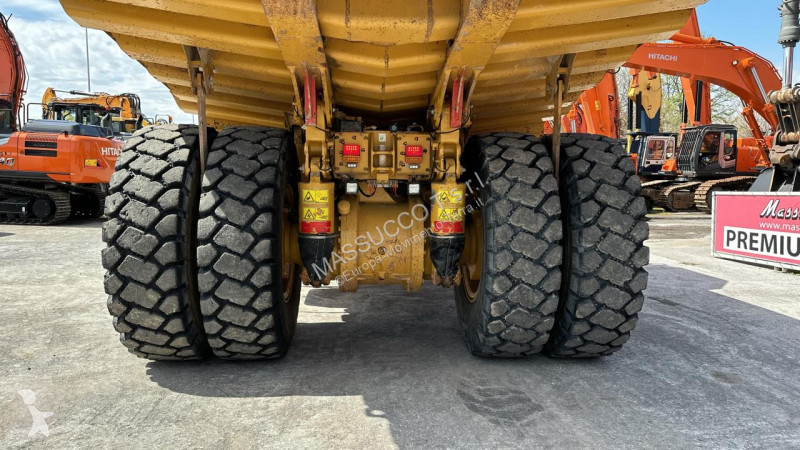 Tombereau Caterpillar 770