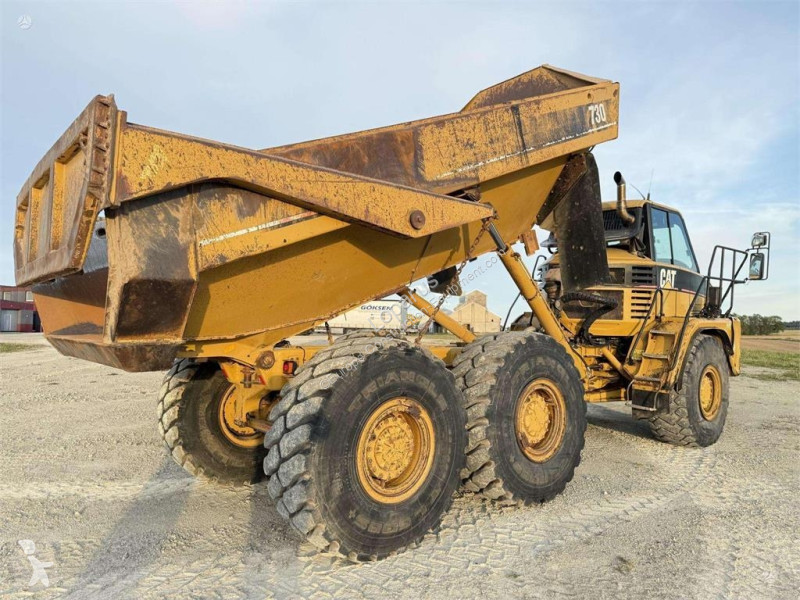 Карьерный самосвал Caterpillar 730