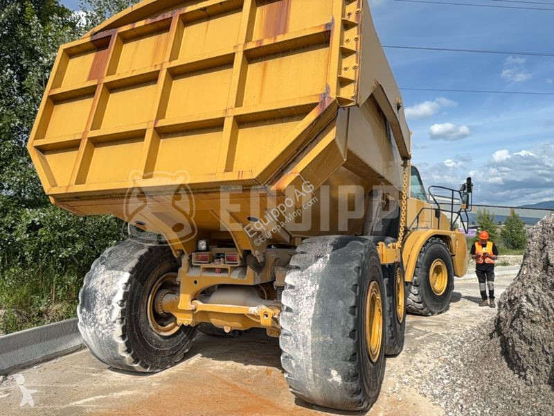 Sklápač Caterpillar 740