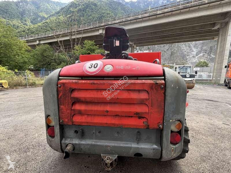 Sklápač Neuson  9001