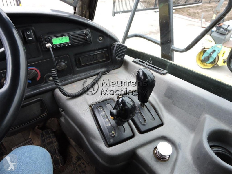 Sklápač Caterpillar 725