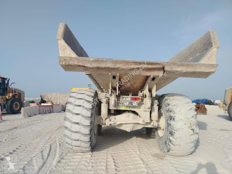 Dumper Komatsu R (4 pieces available in Abu Dhabi)