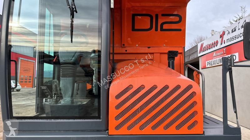 Sklápač  D12 4x4x4