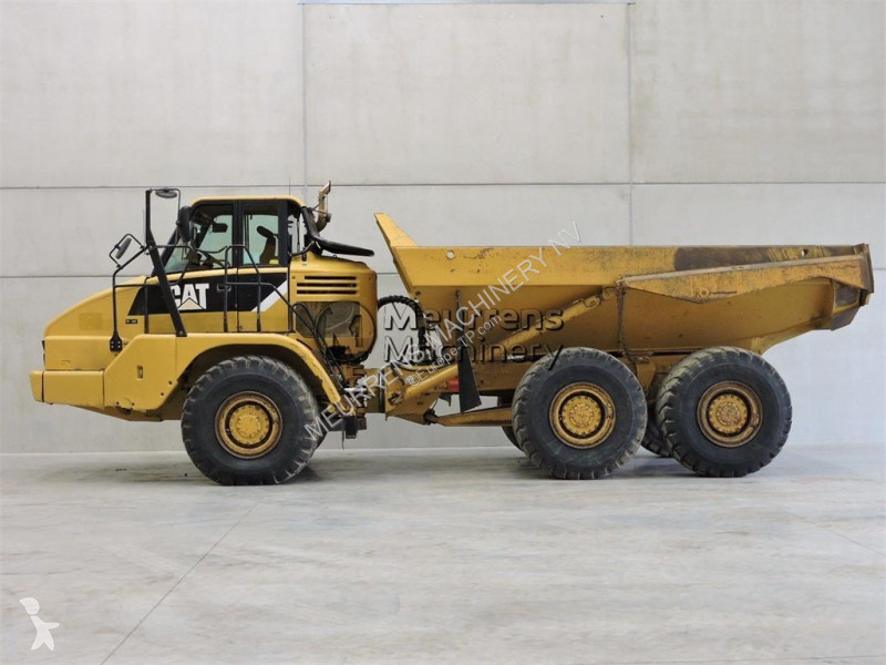 Sklápač Caterpillar 725
